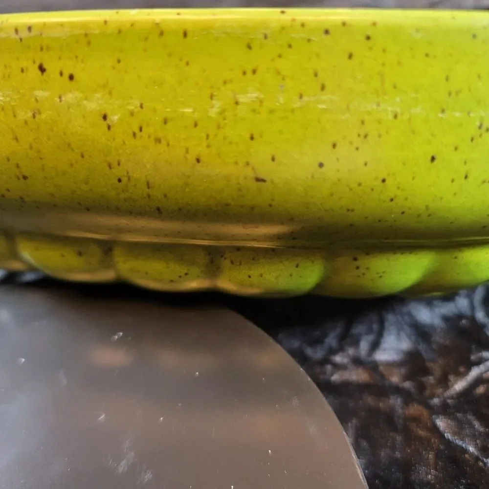 0782. 1974 ~ Vintage ~ Collectable ~ Haeger Pottery ~ Bright Green Speckled Glaz